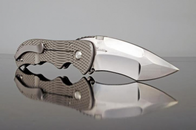Нож складной Boker Manaro Bullseye Grip сталь 440С, рукоять титан, замок Frame-lock (01BO145)