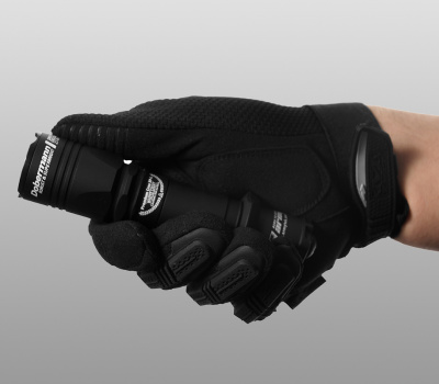 Фонарь тактический Armytek Dobermann XP-E2 Green - Зелёный свет  / 240 лм ( до 250 метров) / 5°:40° / 1x18650 или 2xCR123A