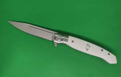 Нож складной REPTILIAN "НКВД-02-3" сталь D2, рукоять белая G10, долы, флиппер, клинок StoneWash, портрет Ф.Э.Дзержинского