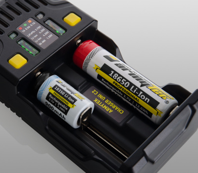 Зарядное устройство для аккумуляторных батареек Armytek Uni C2 Plug type C - универсальное, 2-ух канальное, автоадаптер.