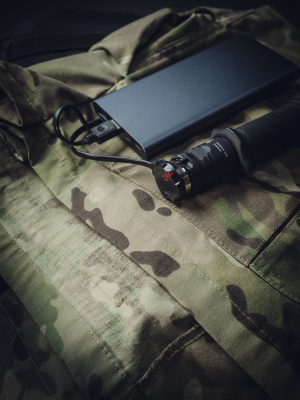 Магнитное зарядное устройство Armytek Handy Magnetic Charger AMC-03 для тактических фонарей с функцией Magnet USB